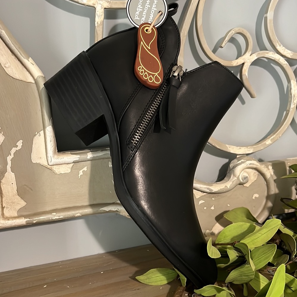 Mia Black Booties Side Zip Womens 6.5 New in Box Ankle Boots